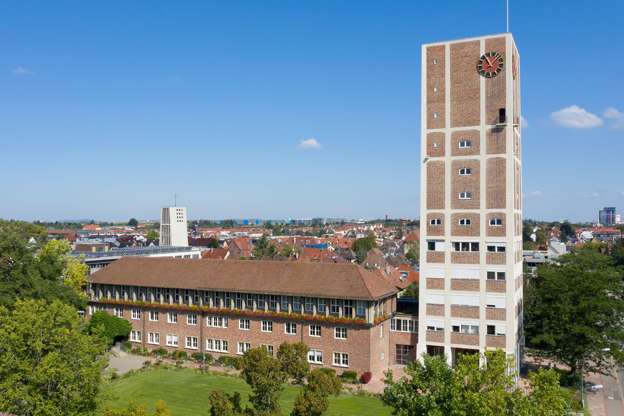 Rathaus Kornwestheim Büros und Wasserspeicher mit Panoramablick