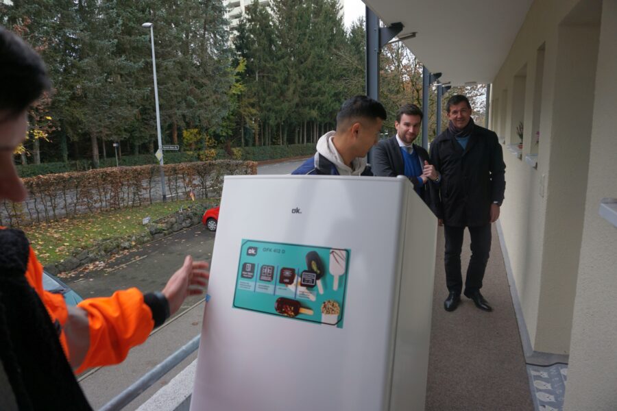 Stadtwerke liefern Mietern einen Kühlschrank