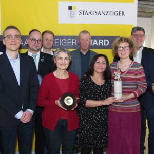 Gruppenbild der Preisträgerinnen und Preisträger des Staatsanzeiger Awards 2022