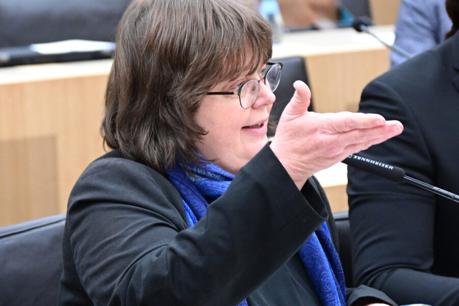 Vorsitzende des Untersuchungsausschusses Daniela Evers im Landtag
