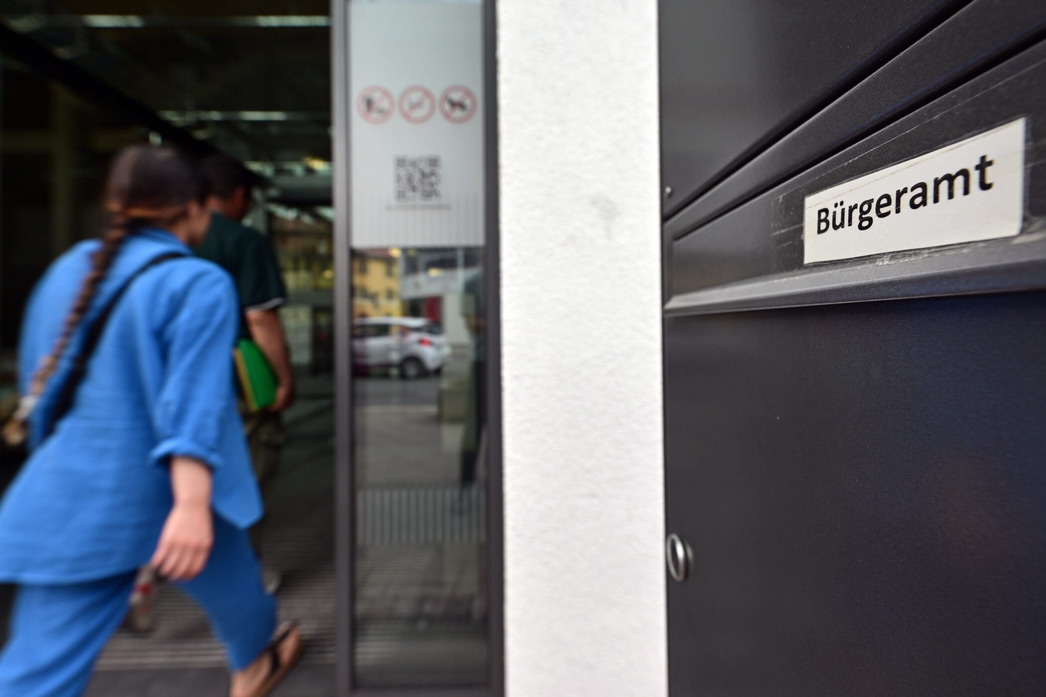 "Bürgeramt" steht am Briefkasten vor dem Eingang.