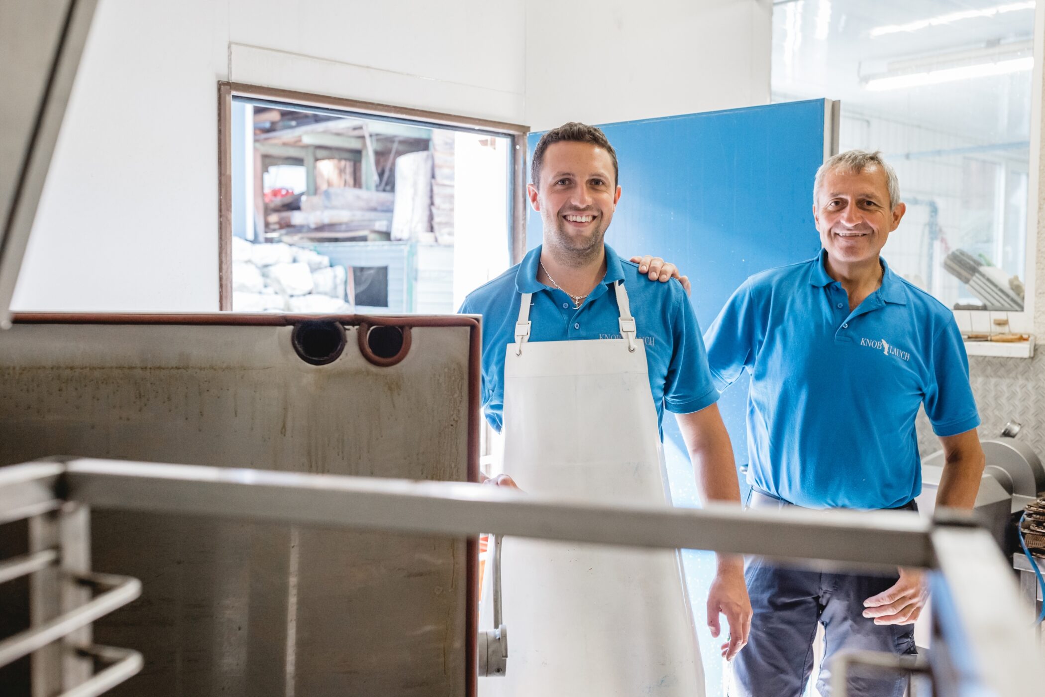 Marco und Andreas Knoblauch in einem ihrer zwei Fischgeschäfte