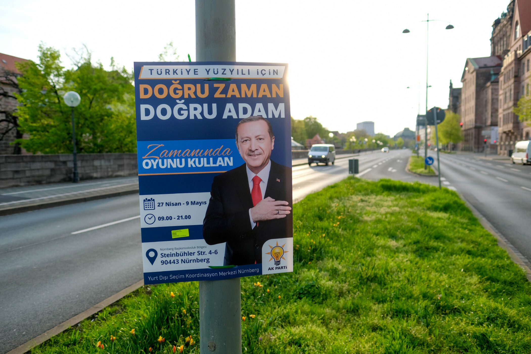 Plakate für die Präsidentenwahl in der Türkei hängen am Frauentorgraben in Nürnberg.