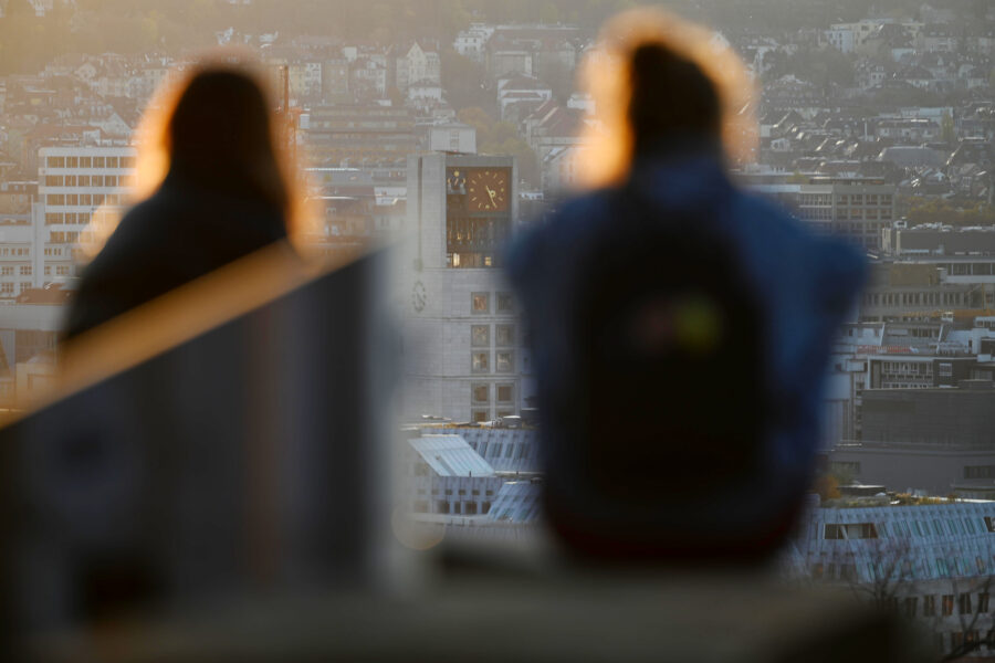 Blick auf die Innenstadt mit dem Rathausturm Stuttgart