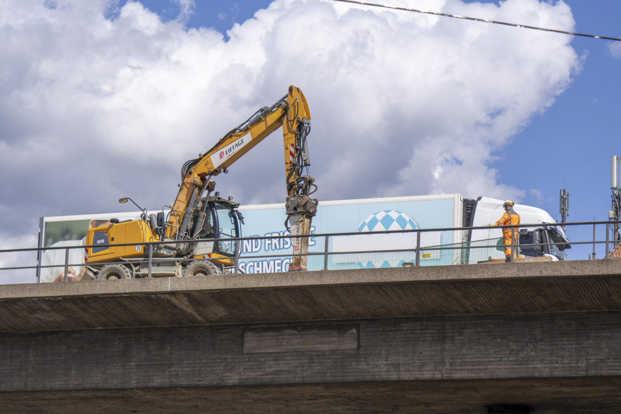 Baumaschinen auf der Baustelle