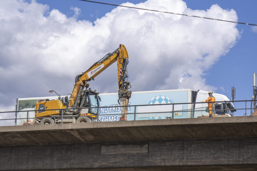 Baumaschinen auf der Baustelle