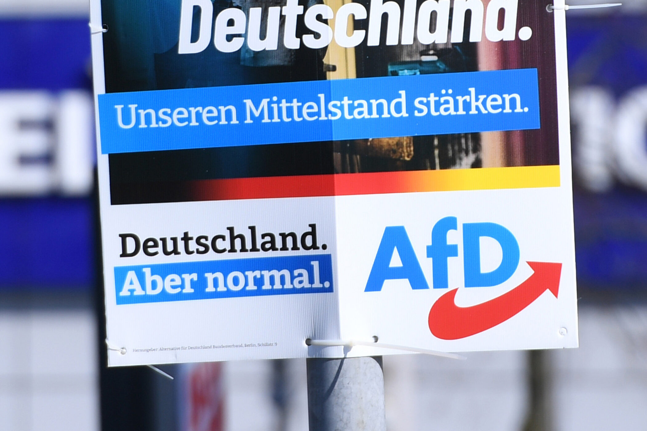 Wahlplakate - Landtagswahl 2022 NRW am 22.03.2022 in Oberhausen Ein Wahlplakat der AfD ( Alternative für Deutschland ) mit der Aufschrift: Mein Unternehmen ist nicht im DAX. Sondern in Deutschland. Unseren Mittelstand stärken. Die Wahl zum 18. Landtag des Landes Nordrhein-Westfalen findet bei regulärem Ablauf der fünfjährigen Wahlperiode am 15. Mai 2022 statt.