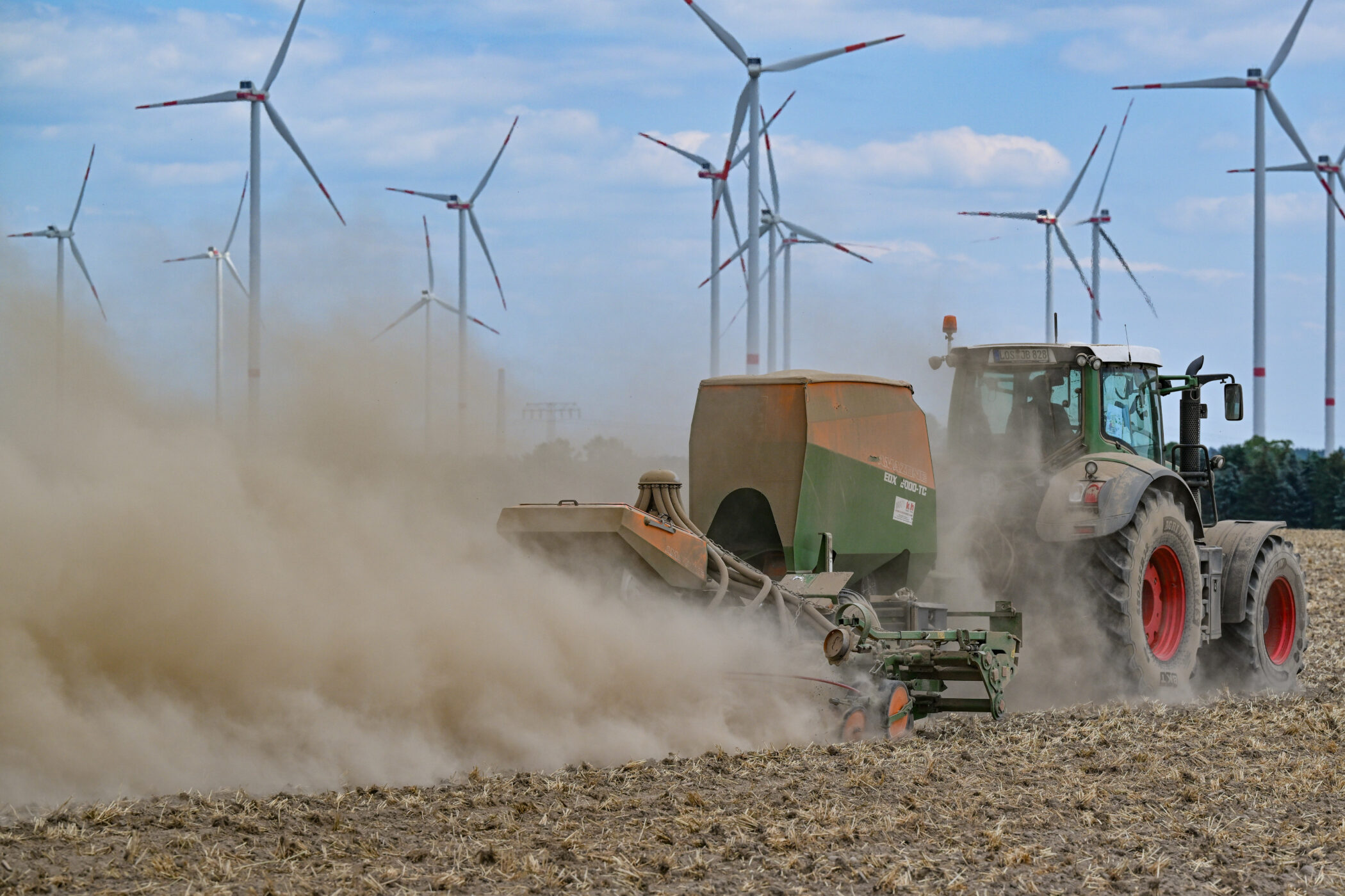 Landwirtschaft auf trockenem, staubendem Boden