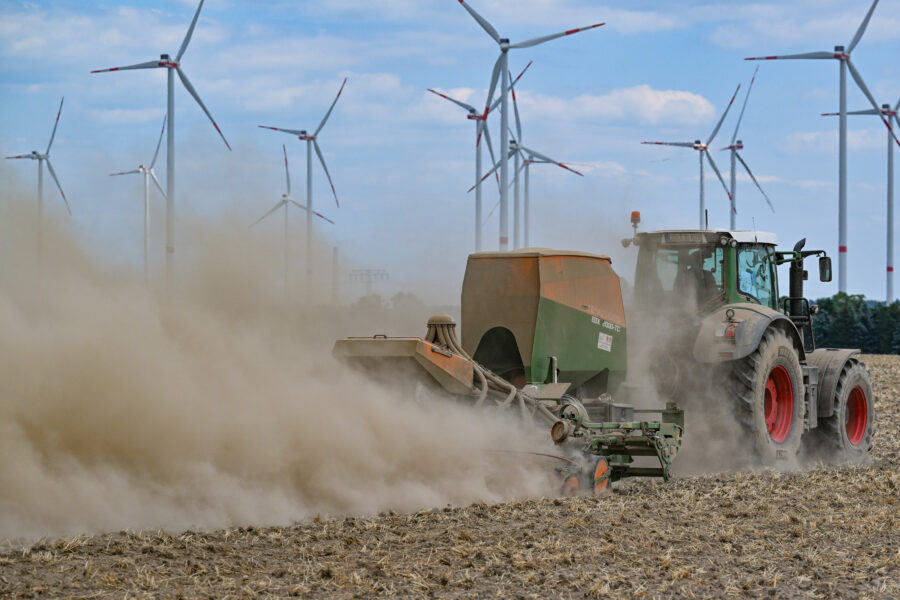 Landwirtschaft auf trockenem, staubendem Boden
