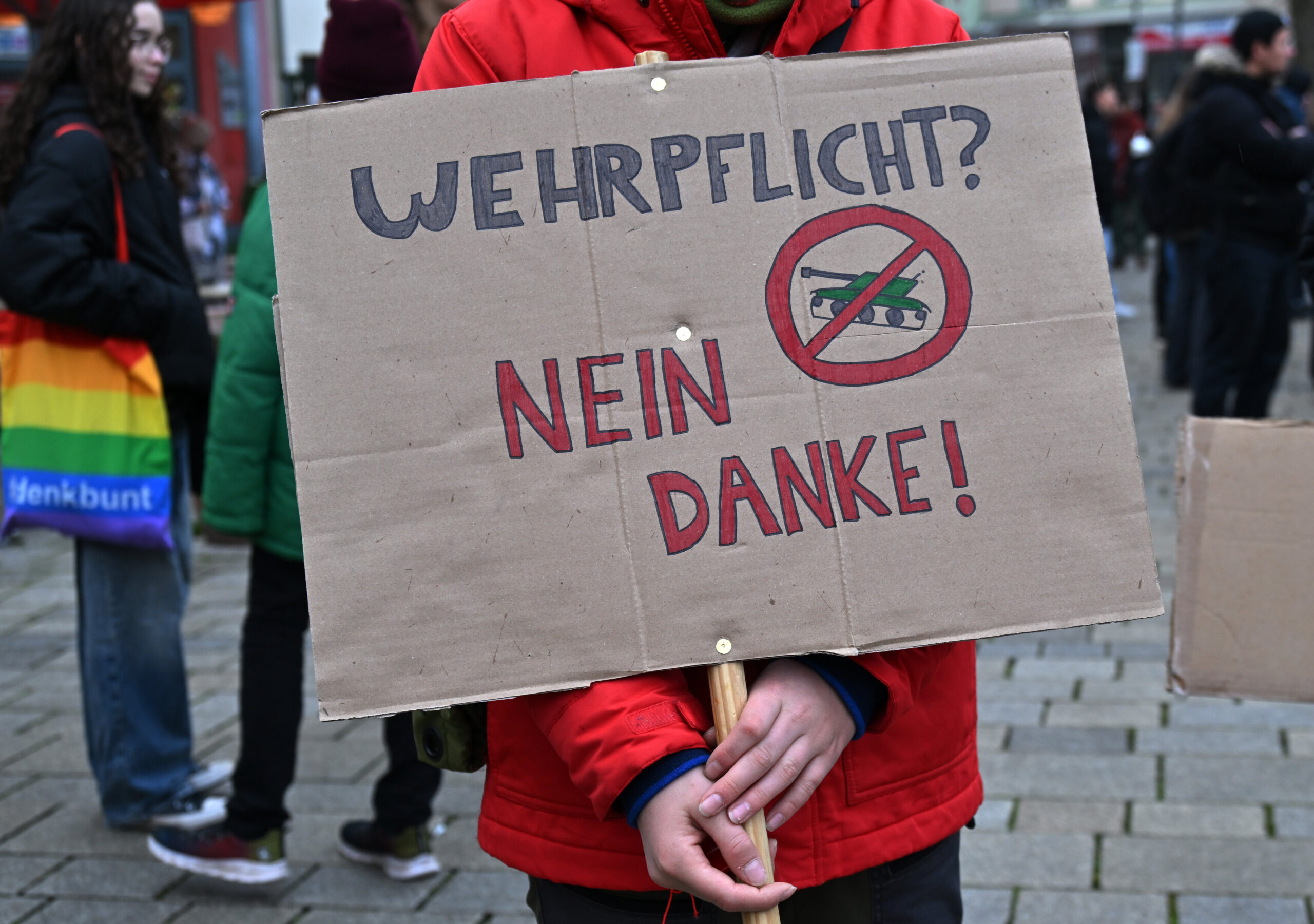 Schüler im Südwesten demonstrieren gegen Wehrdienstgesetz ...