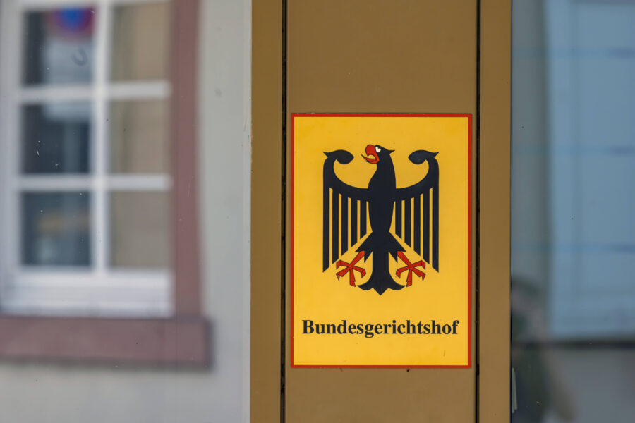 Schild mit Bundesadler und Text "Bundesgerichtshof".