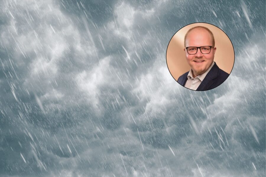 Starker Regen mit Wolken, Porträt eines Mannes im Kreis rechts oben.