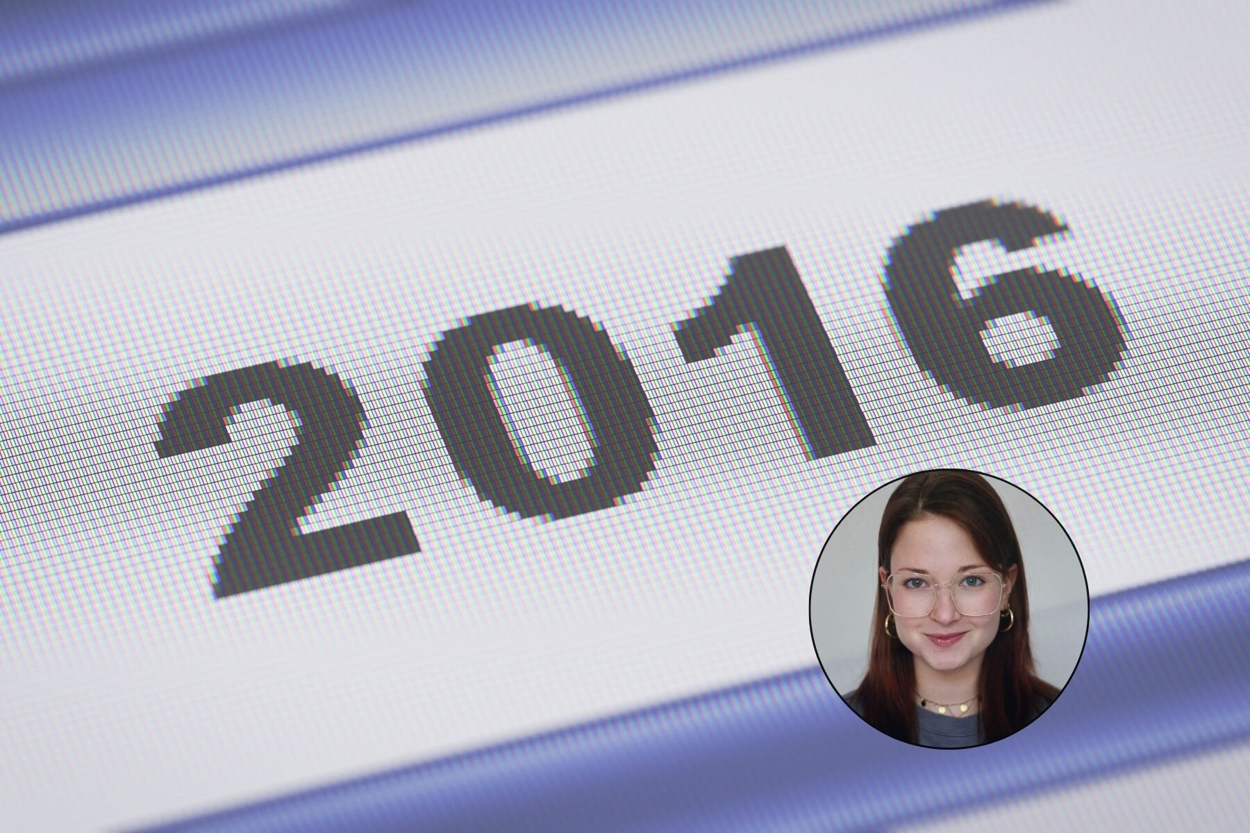 Zahl "2016" auf Bildschirm, unten rechts Porträt einer Frau im Kreis.