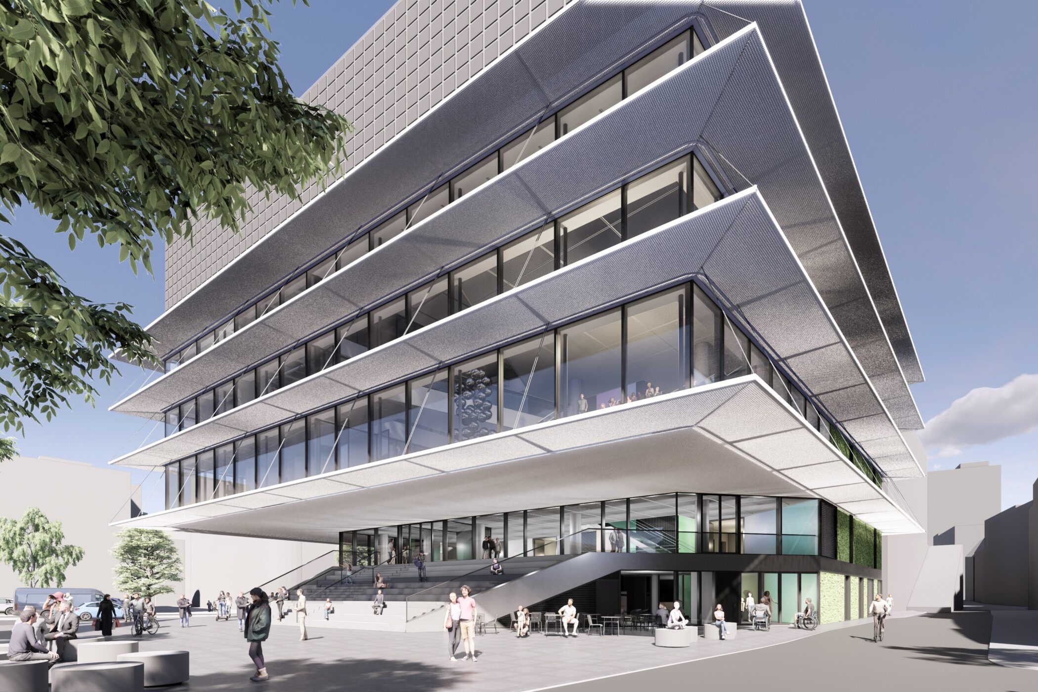 Moderne Gebäude mit Glasfassade, Menschen auf Vorplatz, Bäume im Vordergrund.