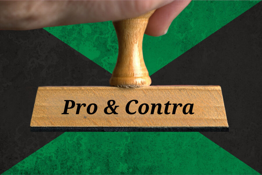 Stempel mit der Aufschrift "Pro & Contra" vor grün-schwarzem Hintergrund.
