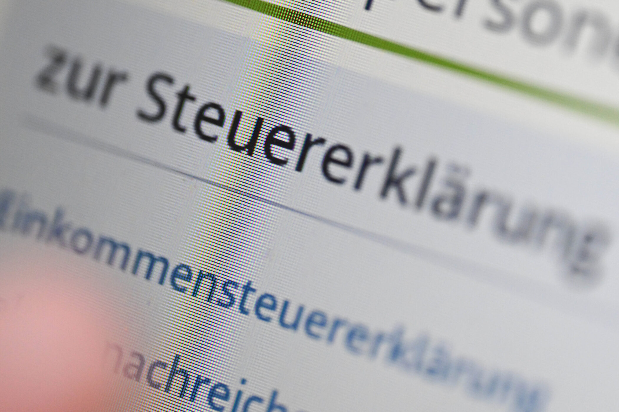 Text auf Bildschirm mit "zur Steuererklärung".