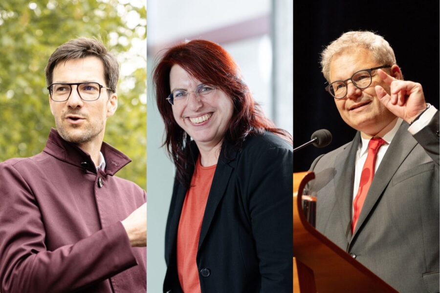 Drei Personen in Porträts, jeweils mit Mikrofon oder lächelnd, Hintergrund unscharf.