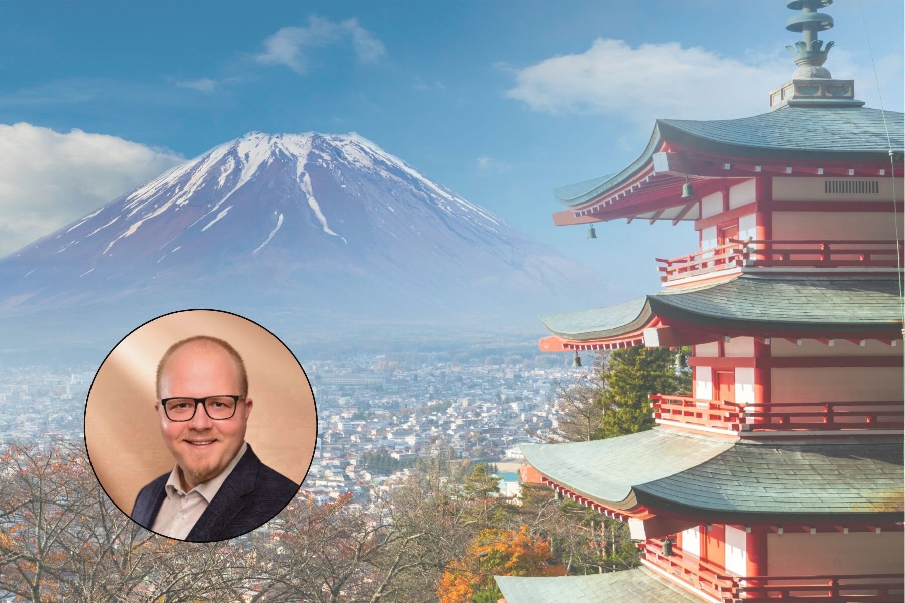 Japanische Pagode, Berg im Hintergrund, eingefügtes Porträt eines Mannes mit Brille.