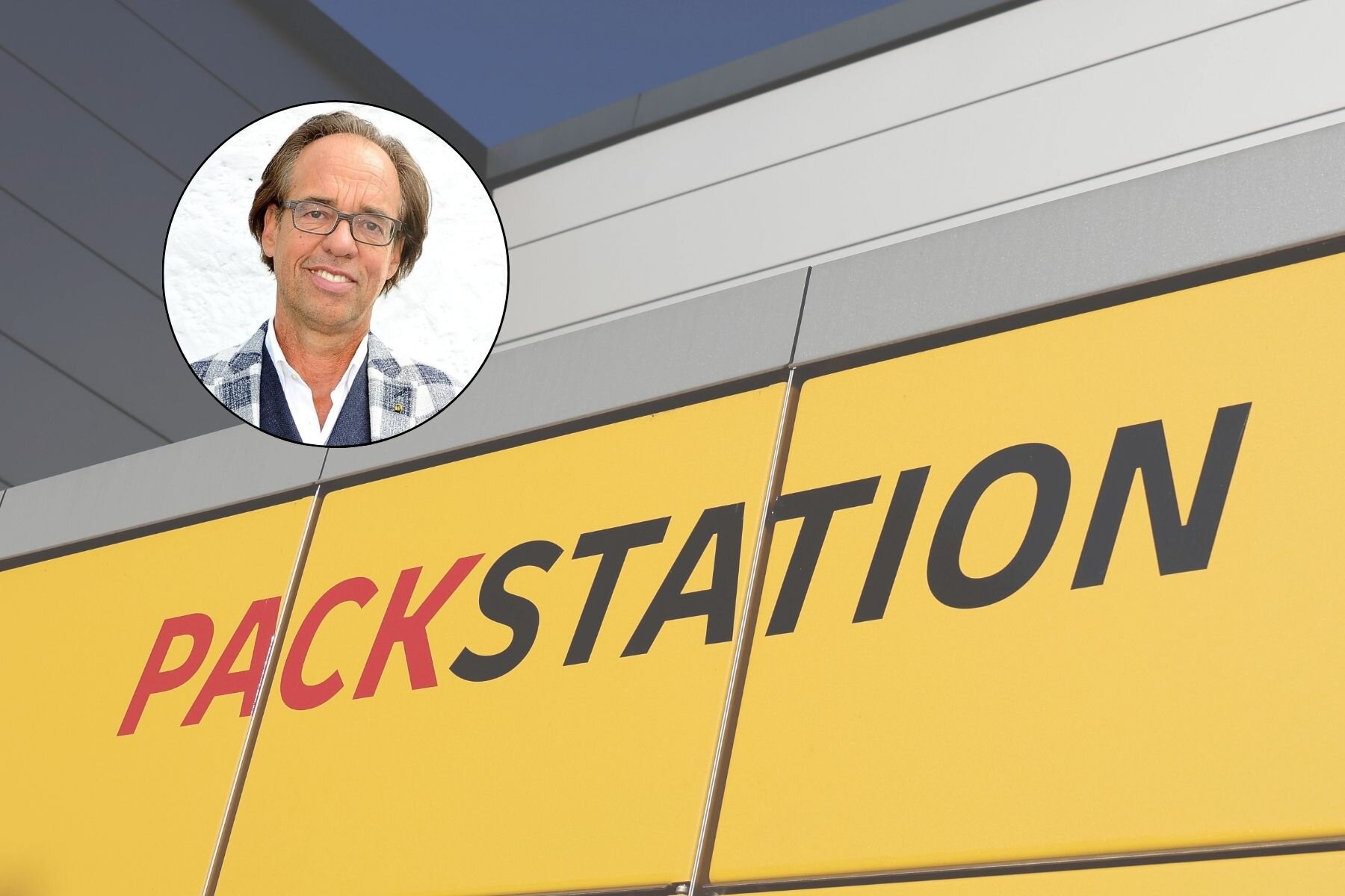 Gelbes Schild mit "PACKSTATION", eingeblendet: Gesicht eines Mannes.