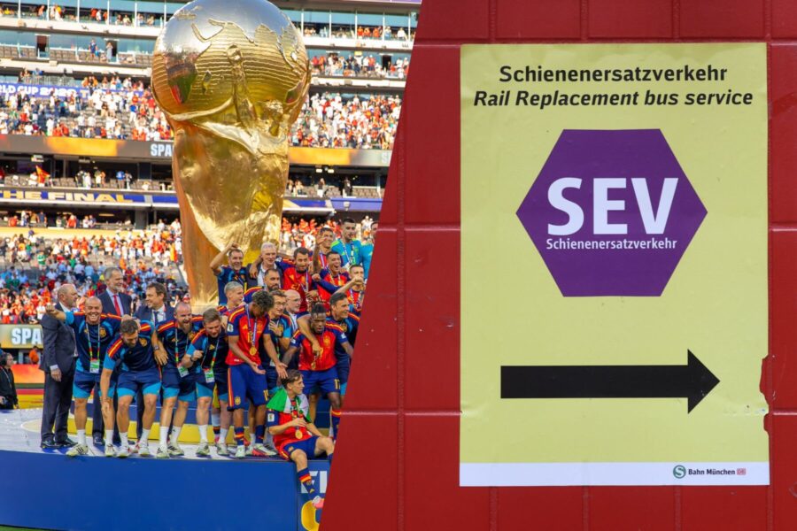 Spieler mit Pokal, Menschen im Stadion; Schild "SEV" für Schienenersatzverkehr.