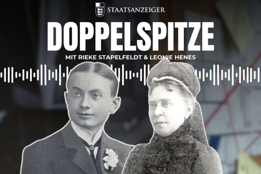 Zwei historische Porträts vor einem Hintergrund mit Text und Audiowellen. Text: Doppelspitze.