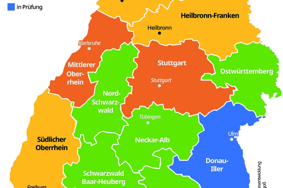 Karte von Baden-Württemberg mit farblich markierten Planungsregionen zur Windenergie.