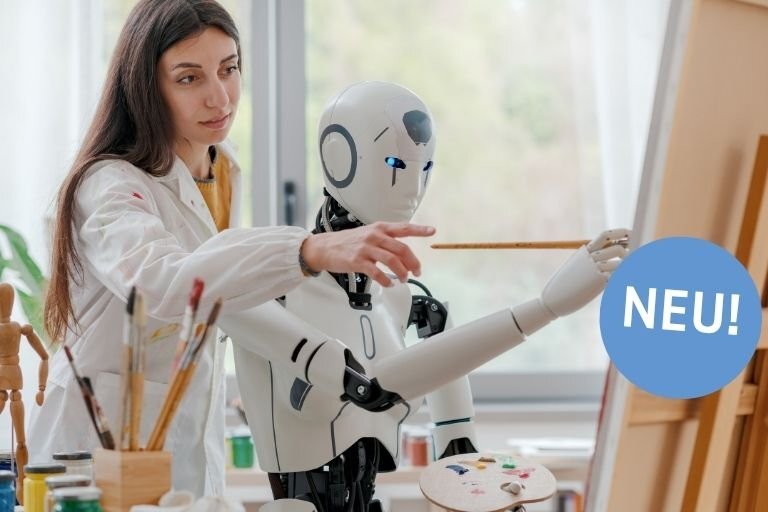 Frau und Roboter mit Pinsel vor Staffelei, blauer Kreis mit "NEU!"