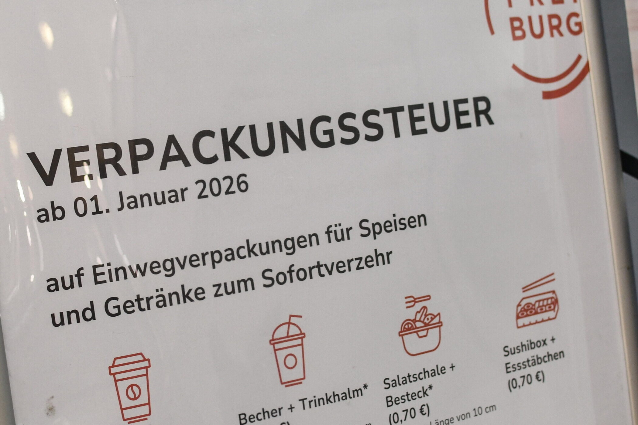 Verpackungssteuer ab 2026 auf Einwegverpackungen für Speisen und Getränke.