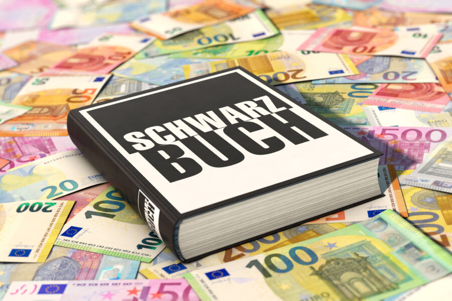 Buch mit Aufschrift "SCHWARZ BUCH" auf Euro-Geldscheinen liegend.